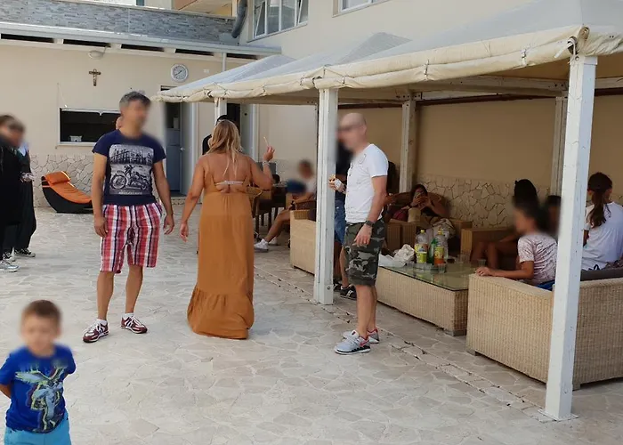 Le Di Nonna Angela Nyaraló